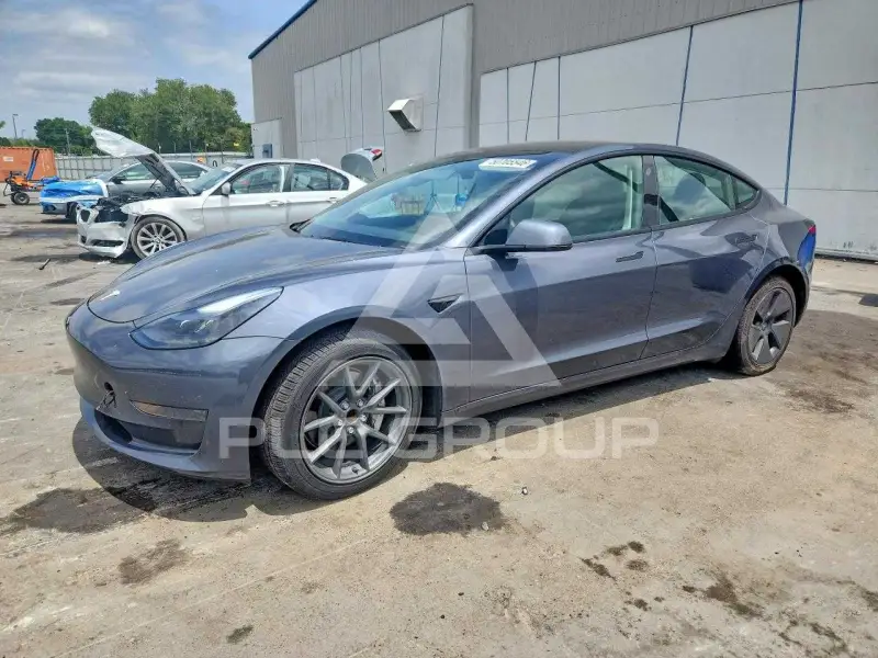 2023 Tesla Model 3 фото
