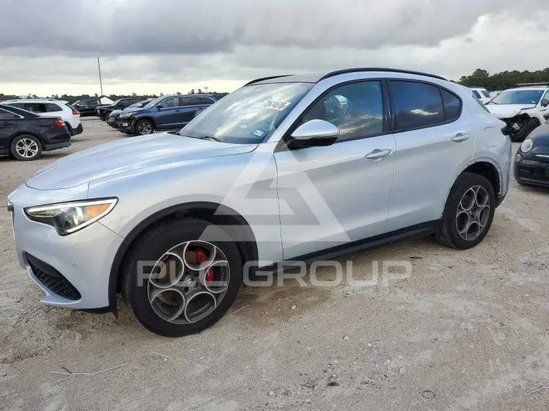 2023 Alfa Romeo Stelvio photo