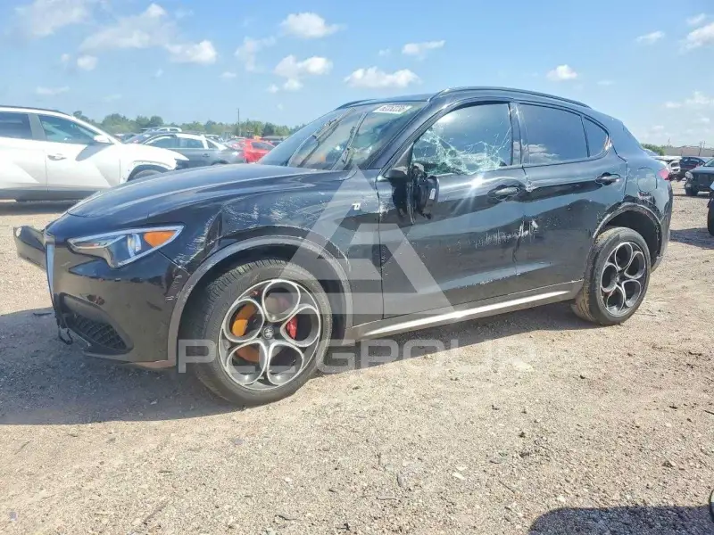 2023 Alfa Romeo Stelvio фото