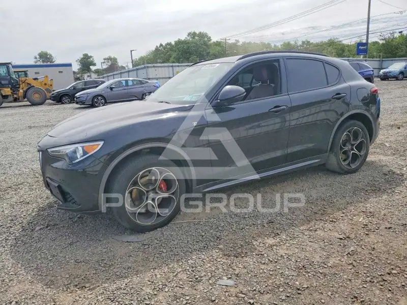 2023 Alfa Romeo Stelvio photo