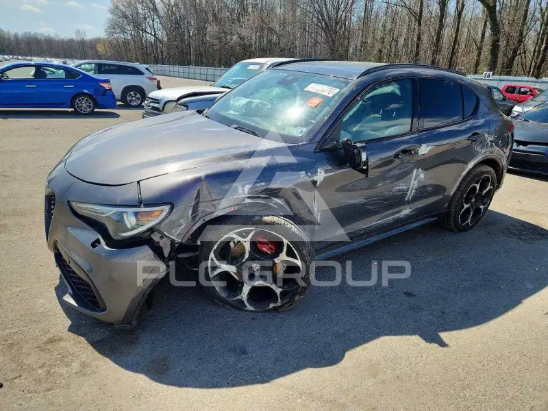 2023 Alfa Romeo Stelvio photo