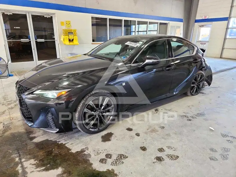2023 Lexus IS фото
