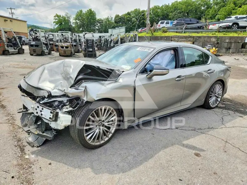 2023 Lexus IS photo