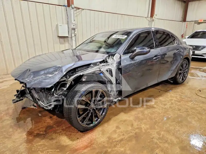 2023 Lexus IS photo
