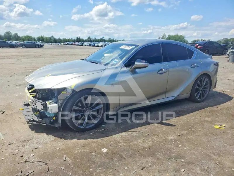 2023 Lexus IS photo