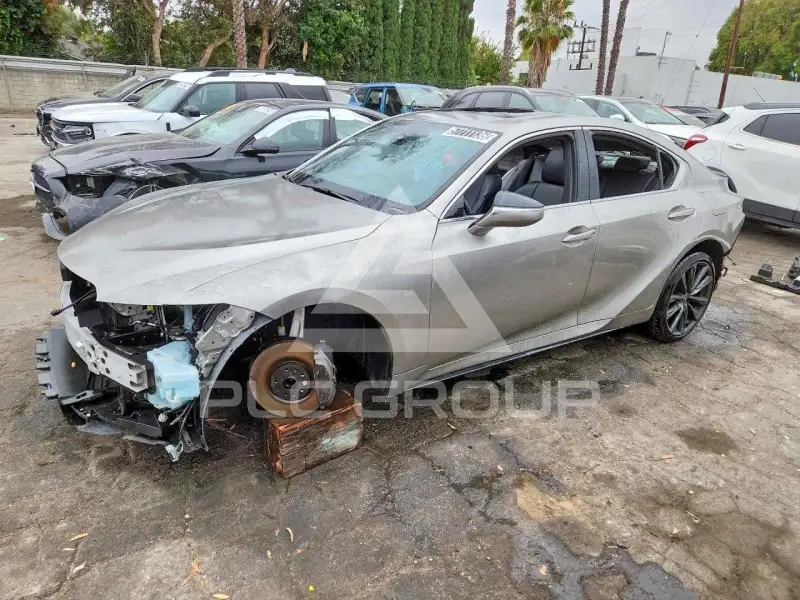 2023 Lexus IS фото