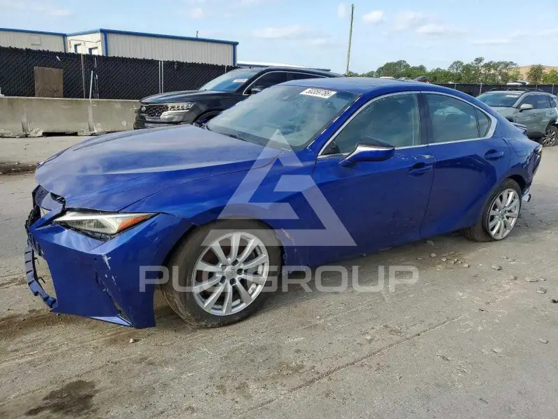 2023 Lexus IS photo