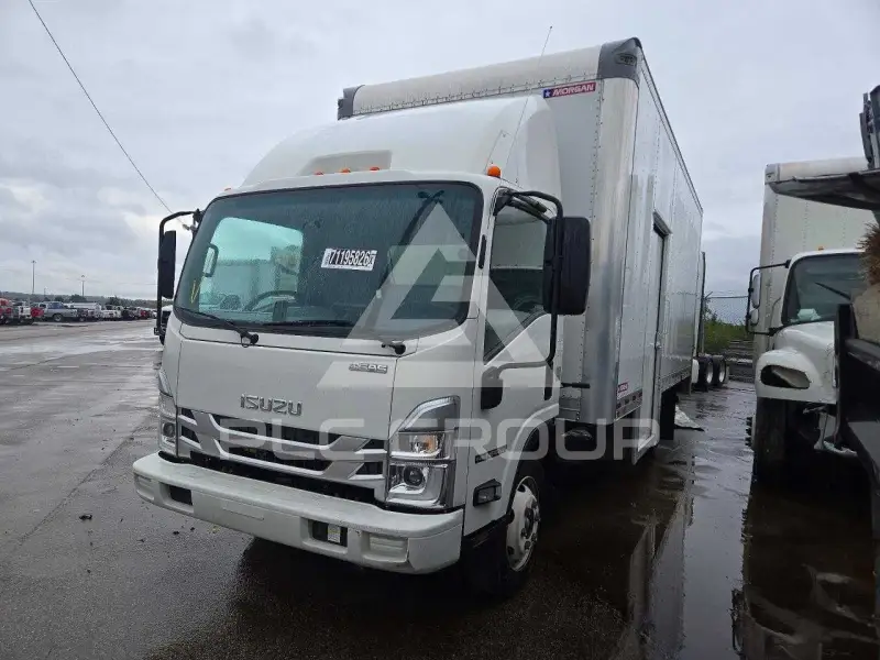 2023 Isuzu NPR фото