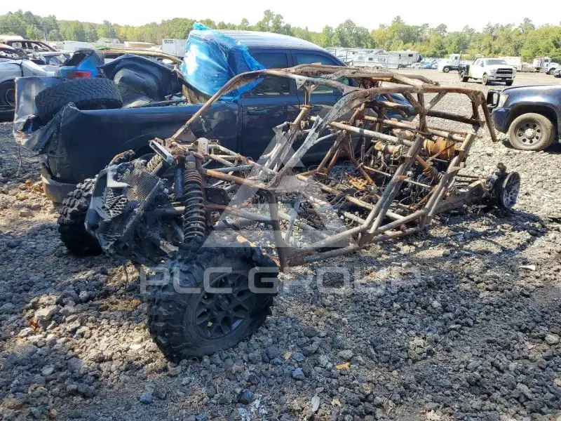 2023 Can-AM Sidebyside фото