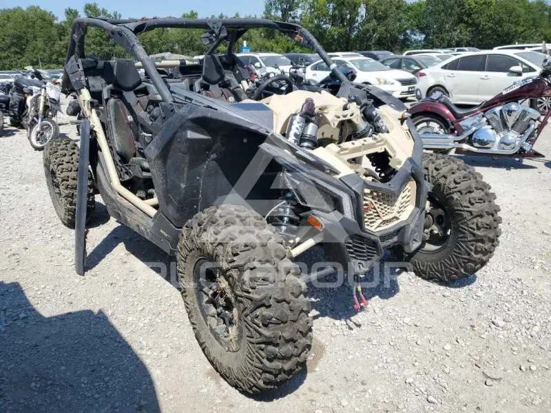 2023 Can-AM Sidebyside фото