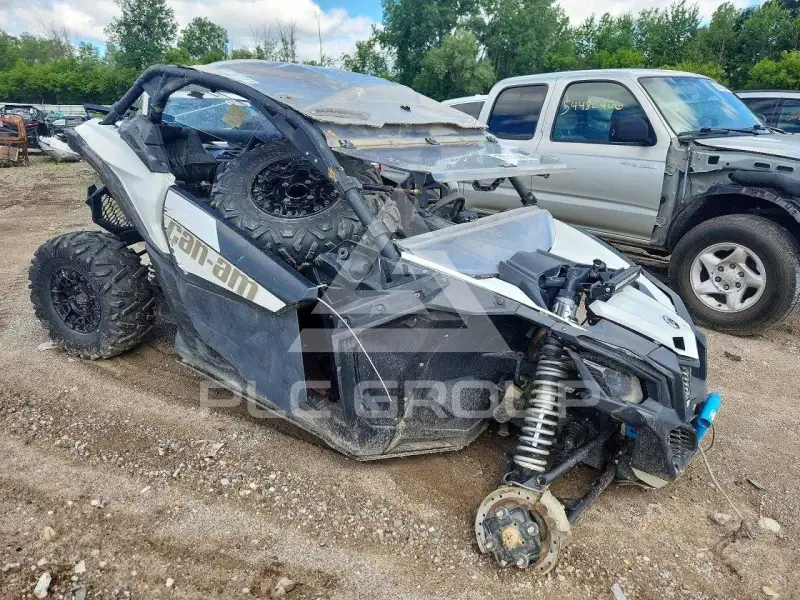2023 Can-AM Sidebyside фото