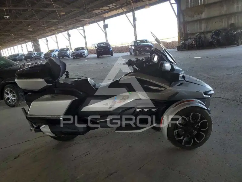 2023 Can-AM SPYDER photo