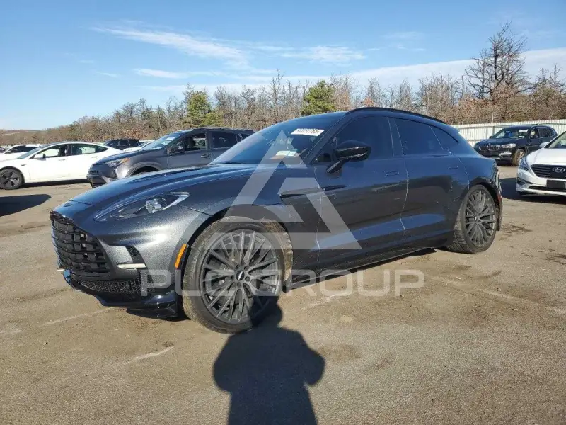 2023 Aston Martin DBX фото