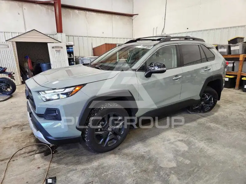 2023 Toyota RAV4 фото