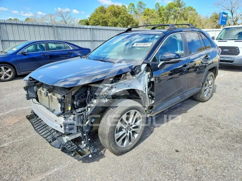 2023 Toyota RAV4 фото