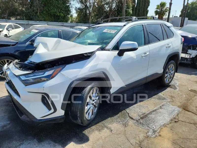2023 Toyota RAV4 фото