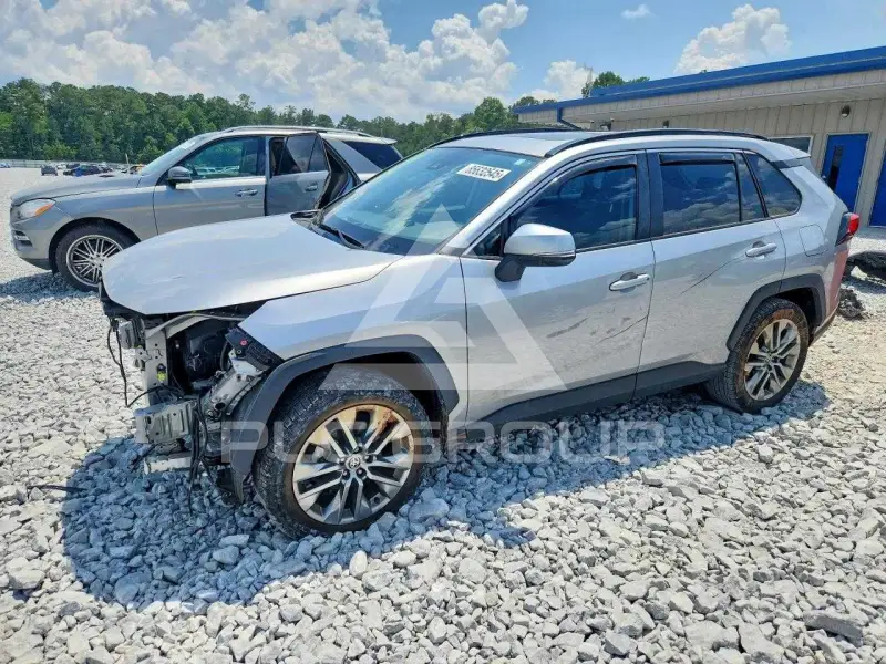 2023 Toyota RAV4 фото