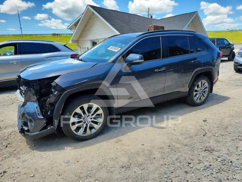 2023 Toyota RAV4 фото