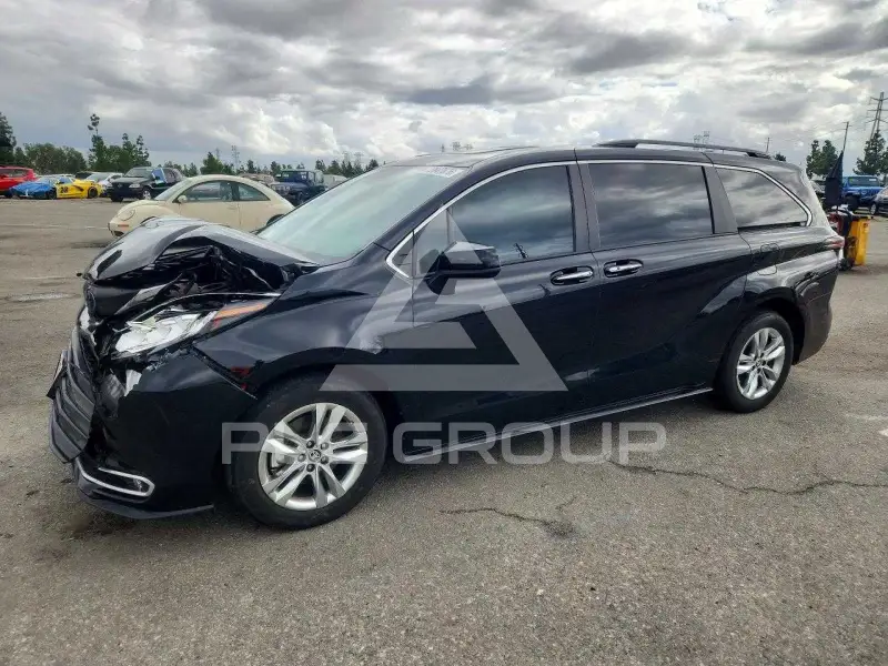 2023 Toyota SIENNA фото