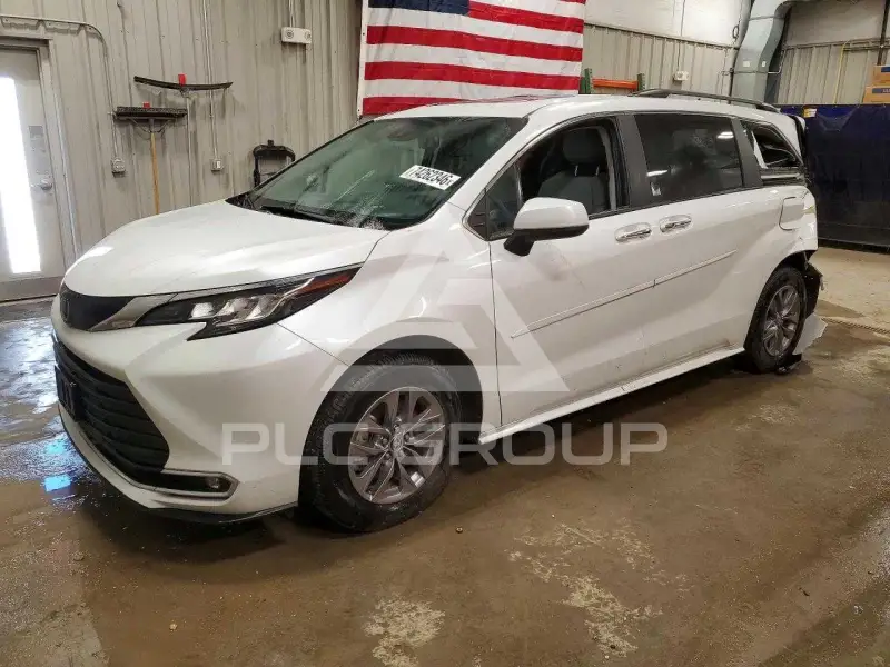2023 Toyota SIENNA фото