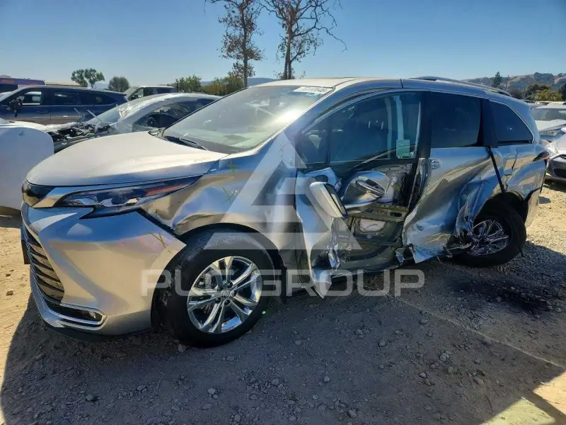 2023 Toyota SIENNA photo