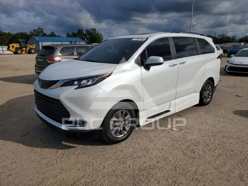 2023 Toyota SIENNA photo
