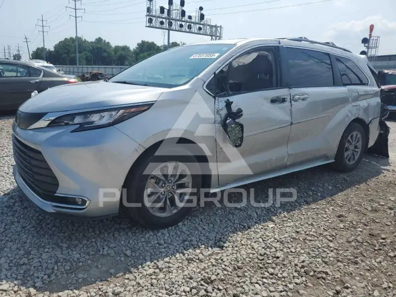 2023 Toyota SIENNA фото