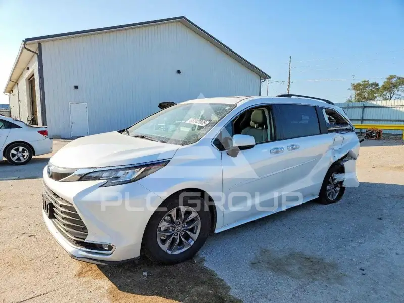2023 Toyota SIENNA фото