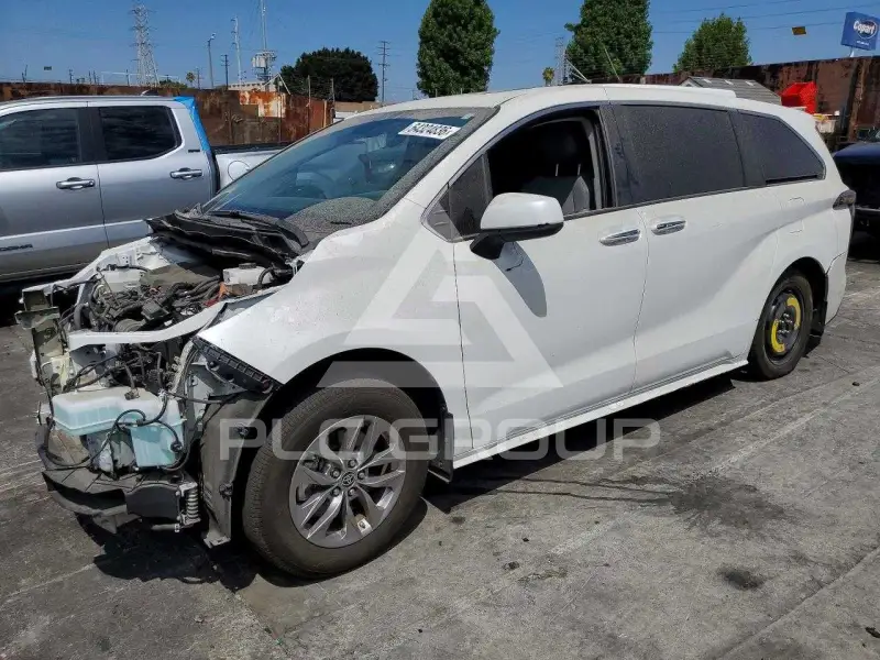 2023 Toyota SIENNA photo