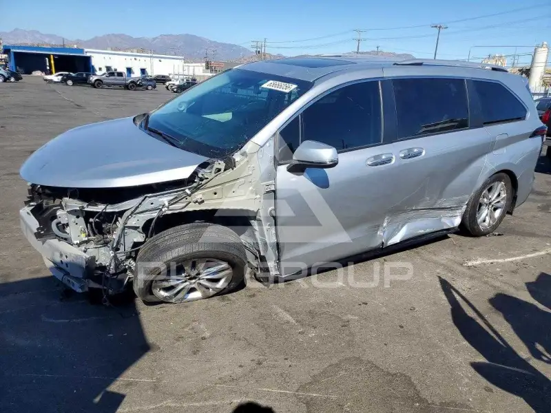 2023 Toyota SIENNA photo