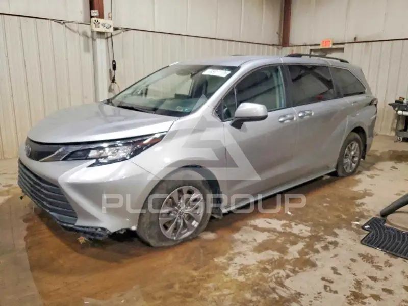 2023 Toyota SIENNA photo