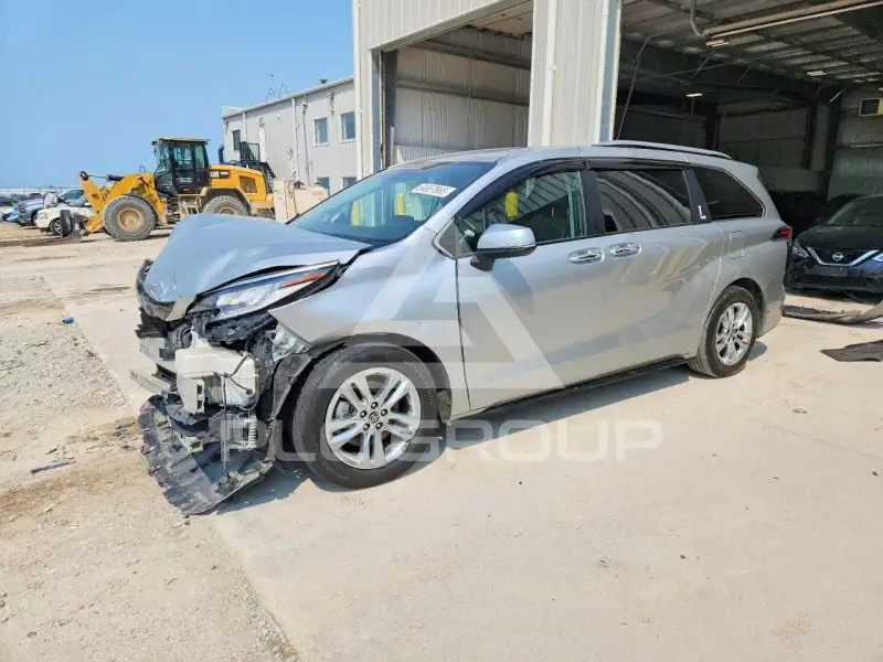 2023 Toyota SIENNA photo
