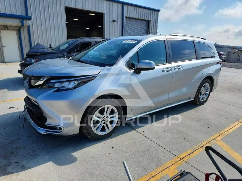 2023 Toyota SIENNA фото