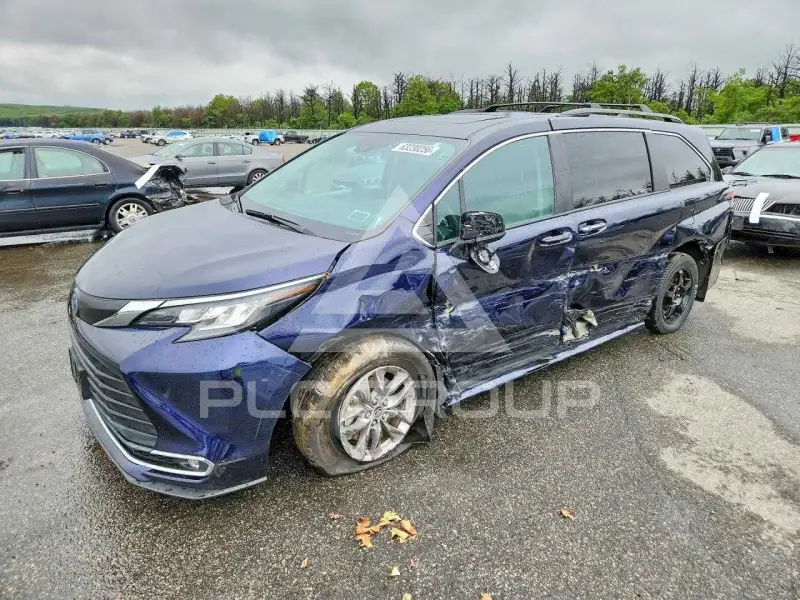 2023 Toyota SIENNA photo