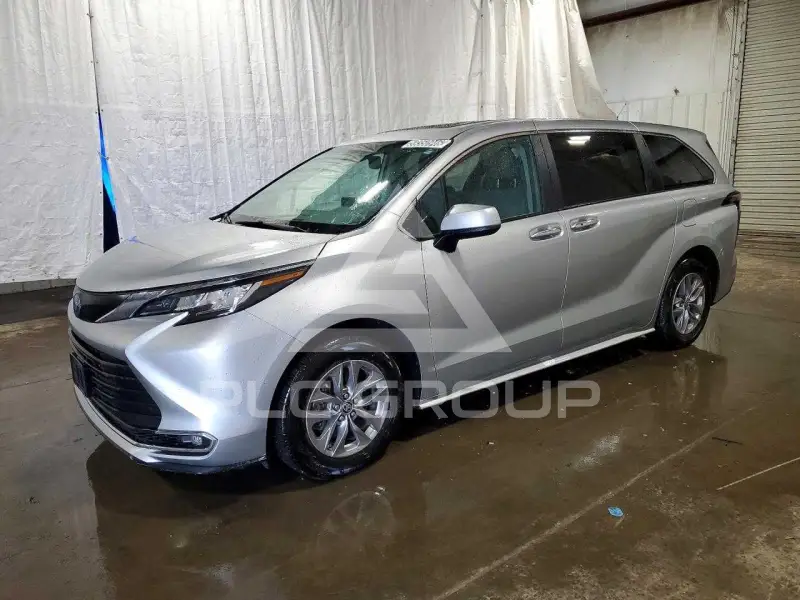 2023 Toyota SIENNA photo