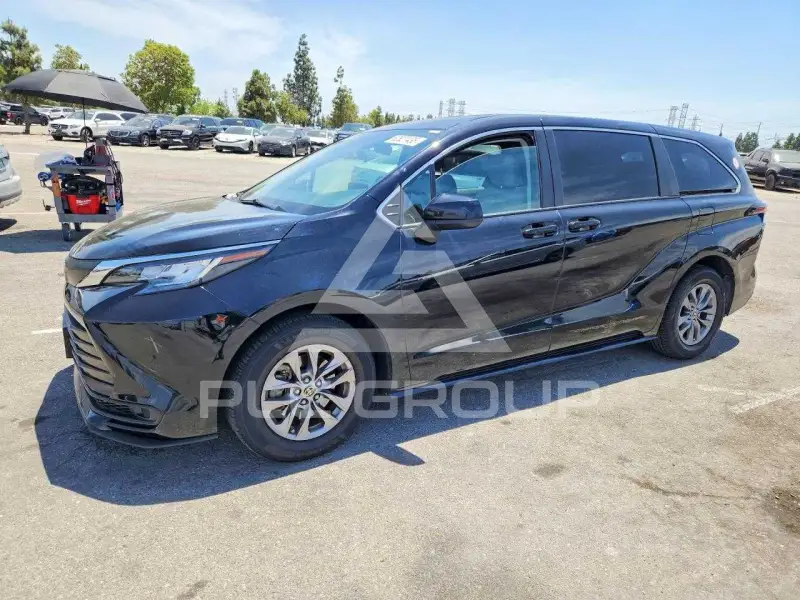 2023 Toyota SIENNA photo