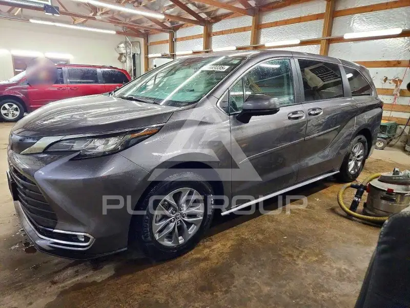 2023 Toyota SIENNA фото