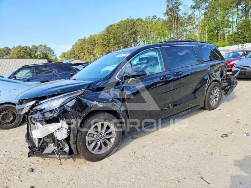 2023 Toyota SIENNA фото