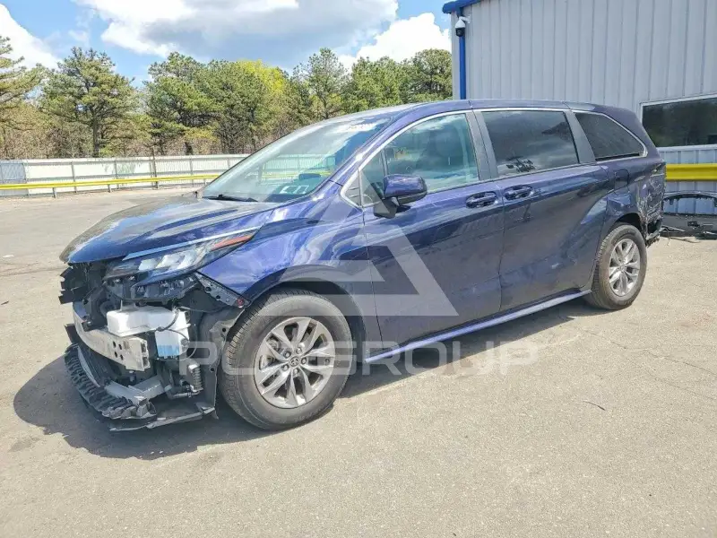2023 Toyota SIENNA фото