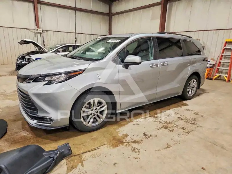 2023 Toyota SIENNA фото