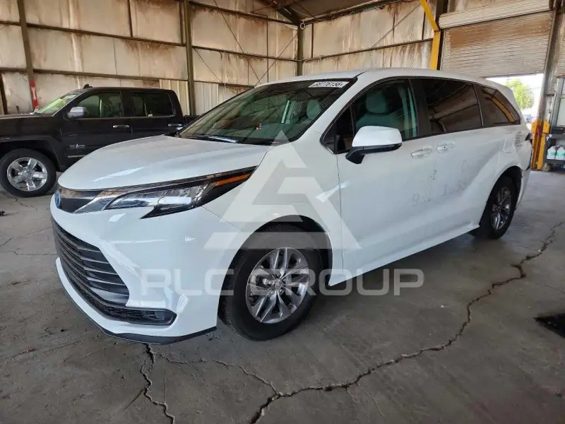 2023 Toyota SIENNA фото
