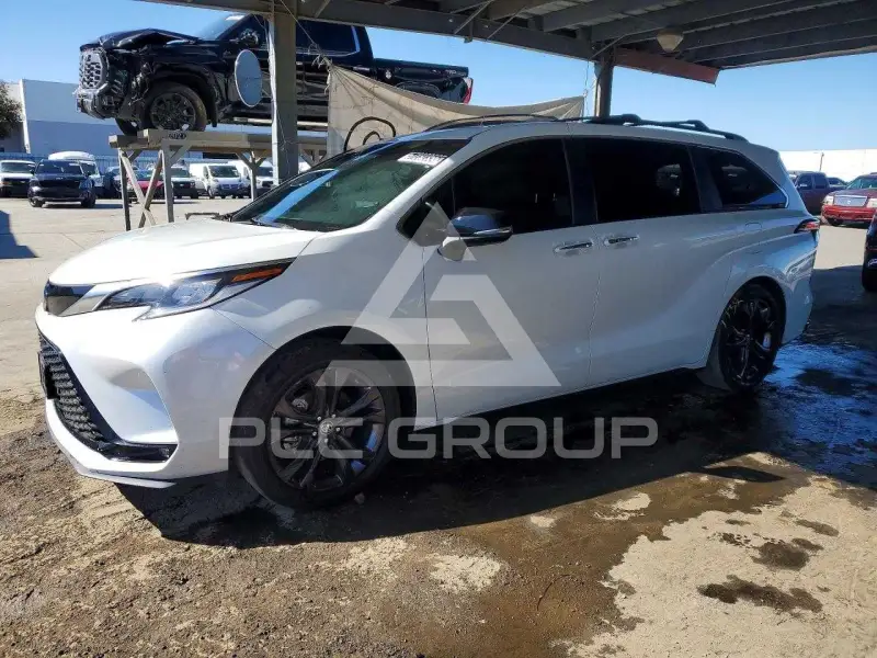 2023 Toyota SIENNA фото