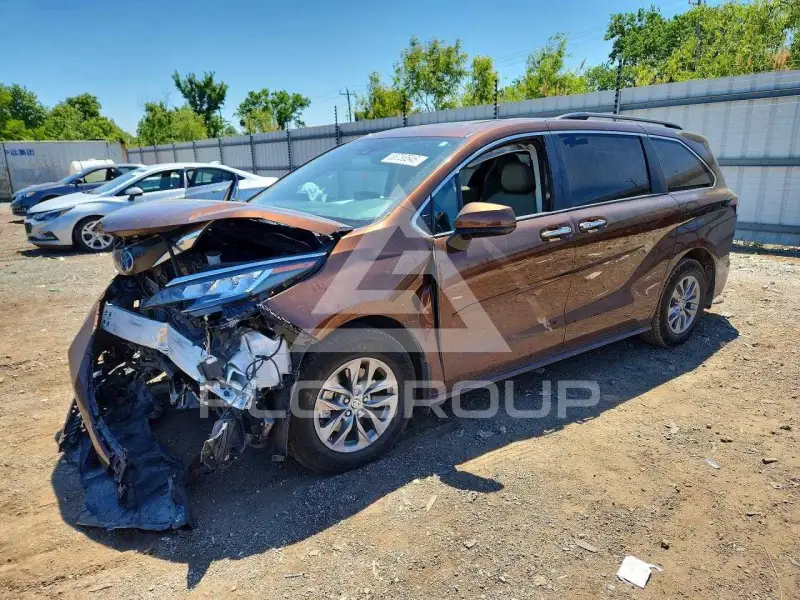2023 Toyota SIENNA фото