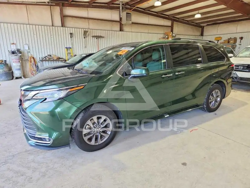 2023 Toyota SIENNA фото
