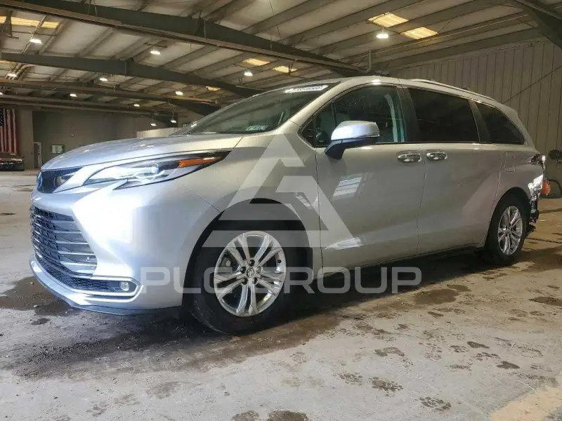 2023 Toyota SIENNA photo