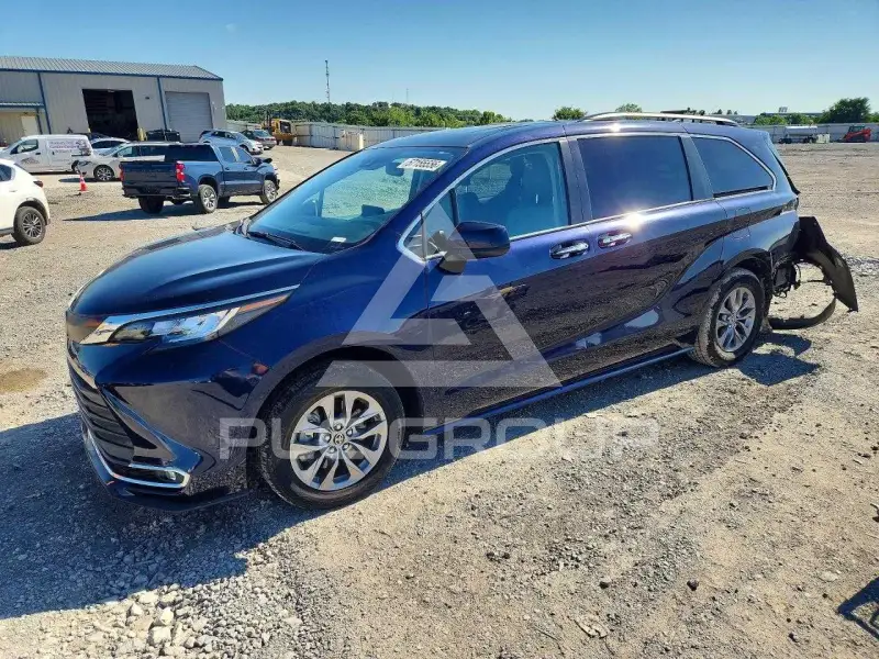 2023 Toyota SIENNA photo