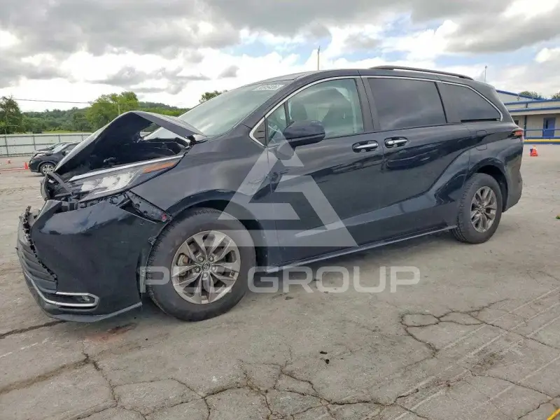2023 Toyota SIENNA фото