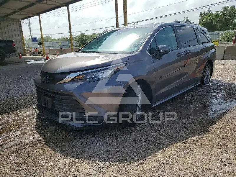 2023 Toyota SIENNA photo