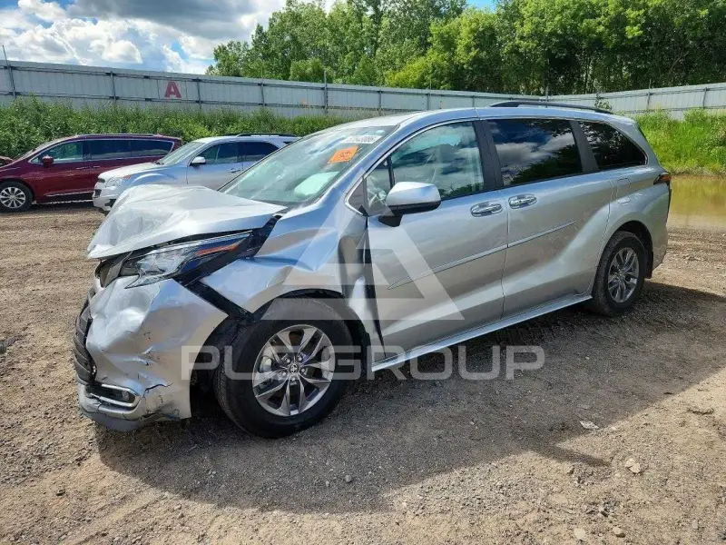 2023 Toyota SIENNA фото