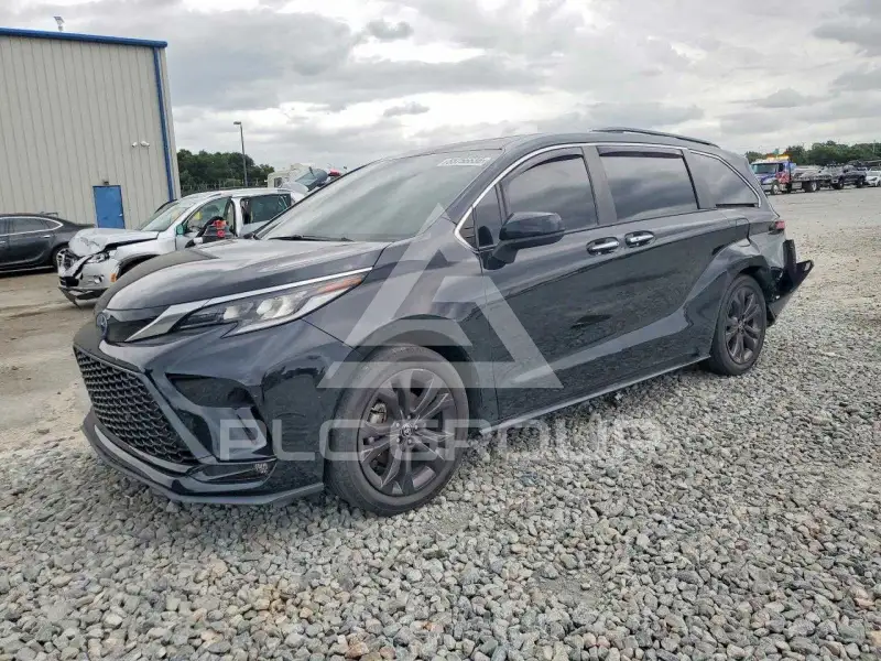 2023 Toyota SIENNA photo